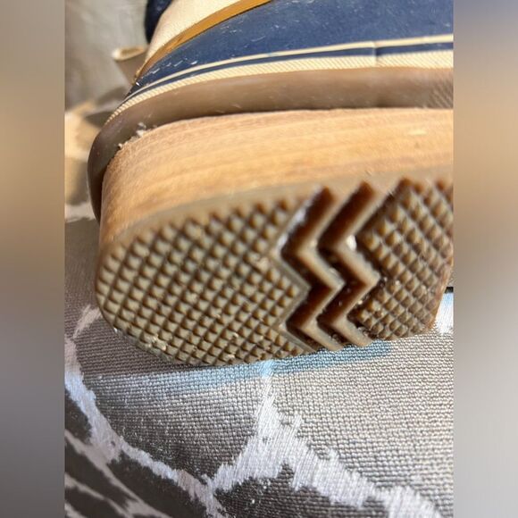 SOREL winter boots navy/tan, quilted, cozy snow/ rain winter boot. Size 8M-great - Picture 12 of 12